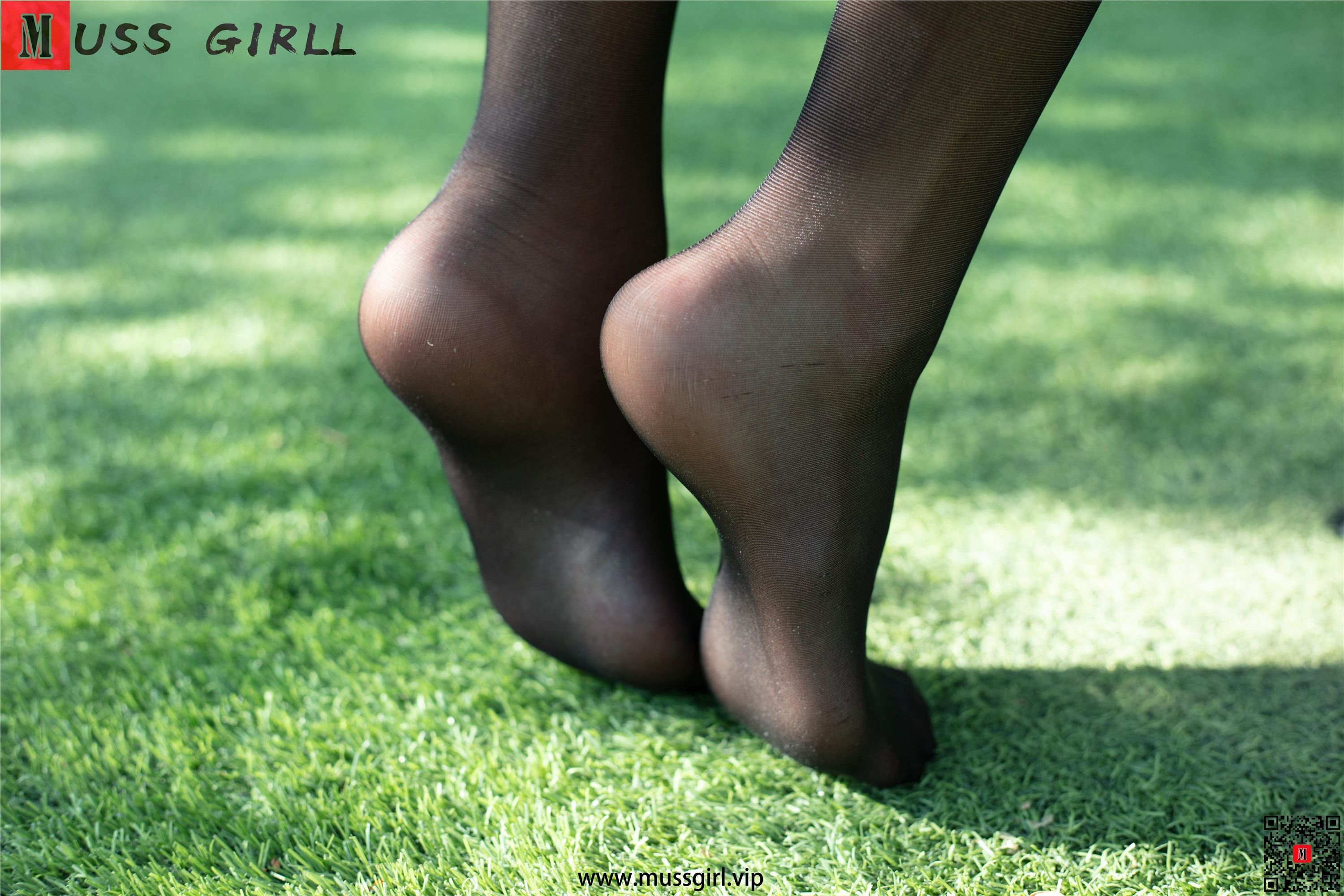 MussGirl慕丝女郎  NO.210 公园碎花裙黑丝